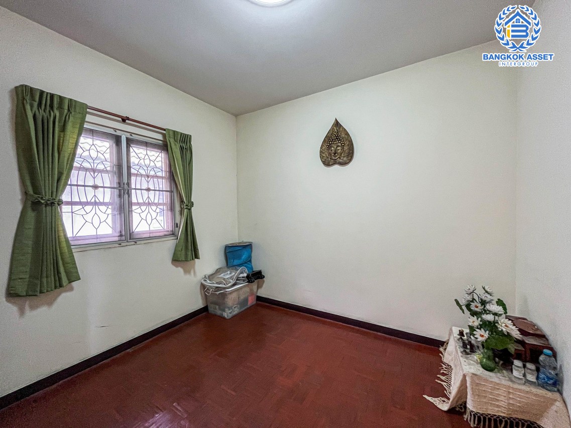 ทาวน์เฮ้าส์มือสองนนทบุรี ม.พฤกษา18/1 กาญจนาภิเษก เนื้อที่ 18 ตร.ว. ฟังก์ชัน 3 ห้องนอน 2 ห้องน้ำ 1 ที่จอดรถ บ้านสภาพดี บนทำเลแห่งการเดินทาง เพียง 10 นาทีถึงเซ็นทรัลเวสต์เกต และรถไฟฟ้าสายสีม่วง "สถานีตลาดบางใหญ่"